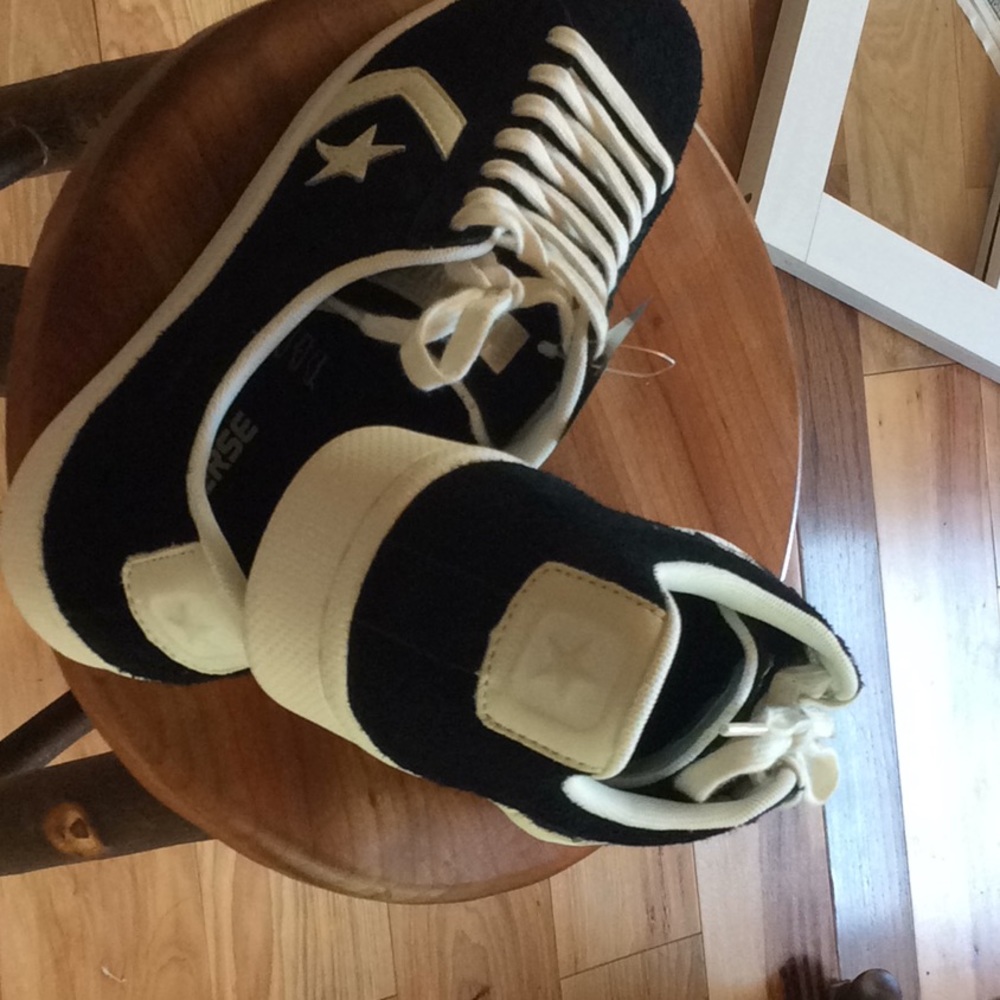 NWT unisex Converse shoes,, - Picture 3 of 8